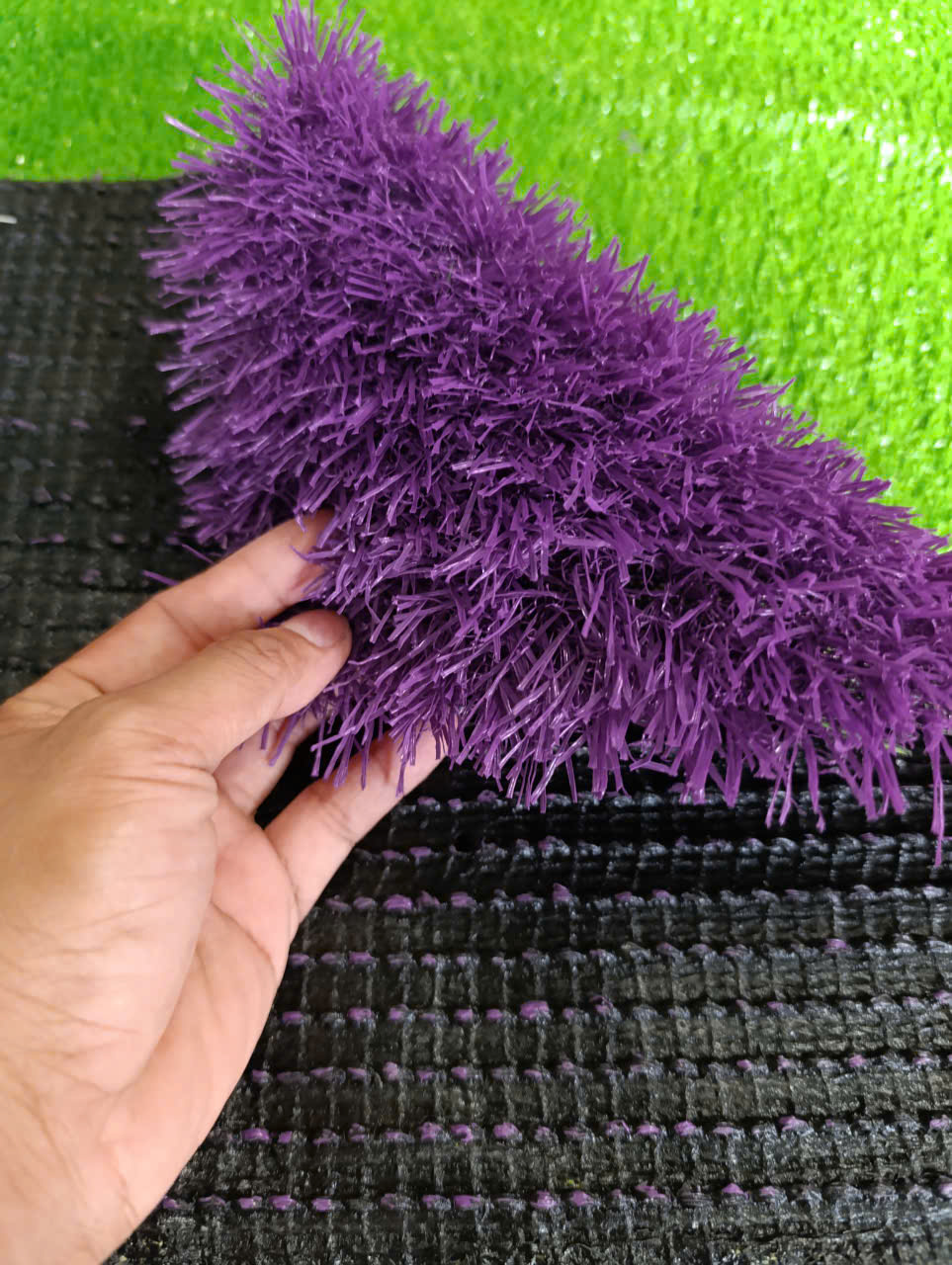Thảm nhân tạo màu tím